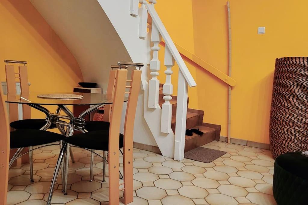 Colourful 2.5 Bedroom With Large Balcony & Garden. Prinzersdorf Exterior photo