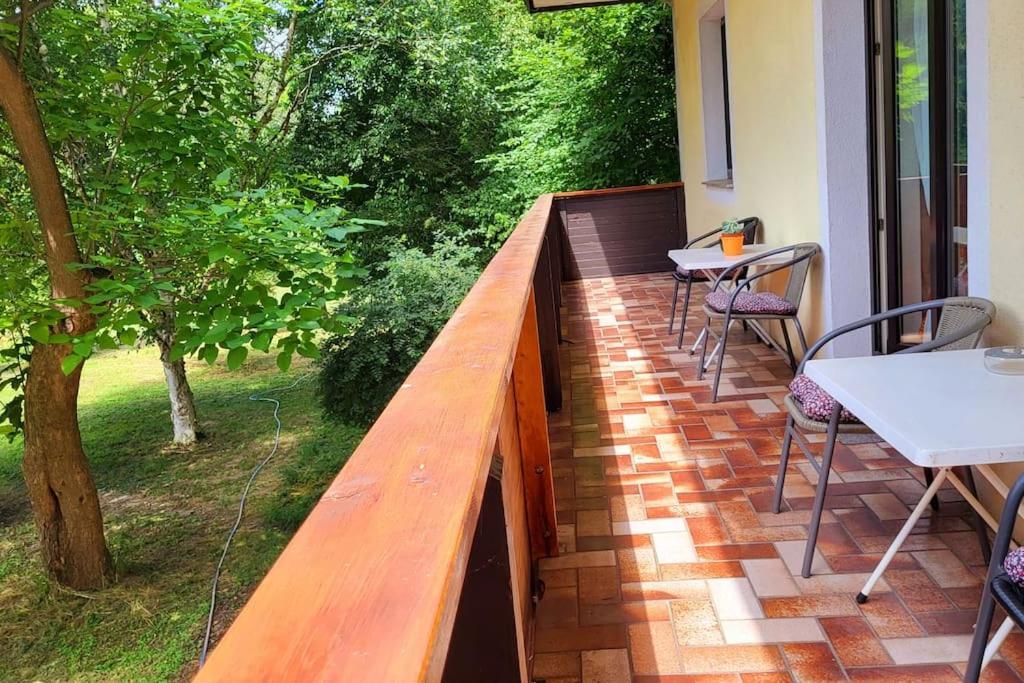 Colourful 2.5 Bedroom With Large Balcony & Garden. Prinzersdorf Exterior photo